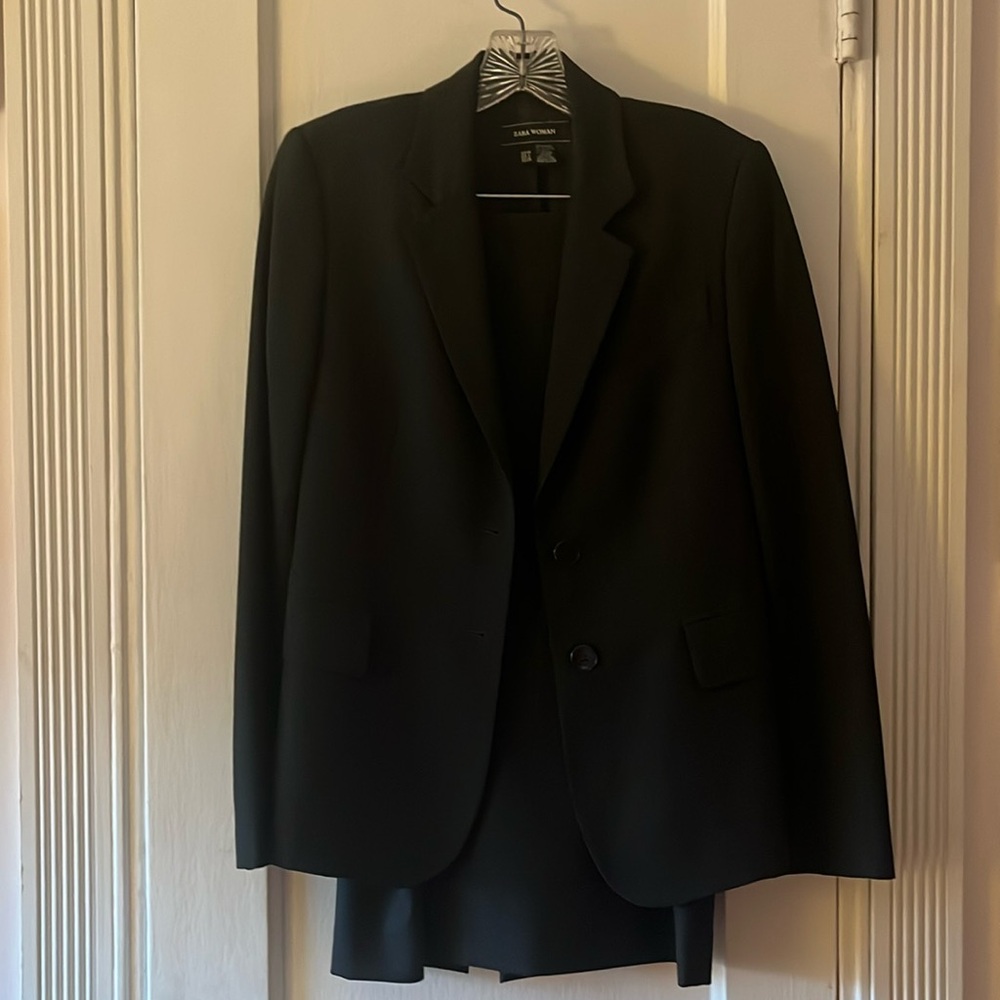 Dark grey classic Zara suit with pencil skirt